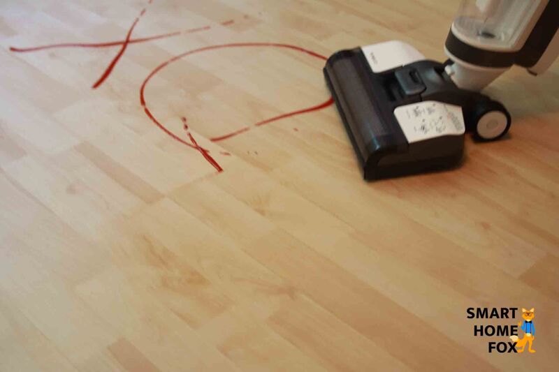 Das Reinigungsergebnis des Tineco iFloor 3 auf Holzboden